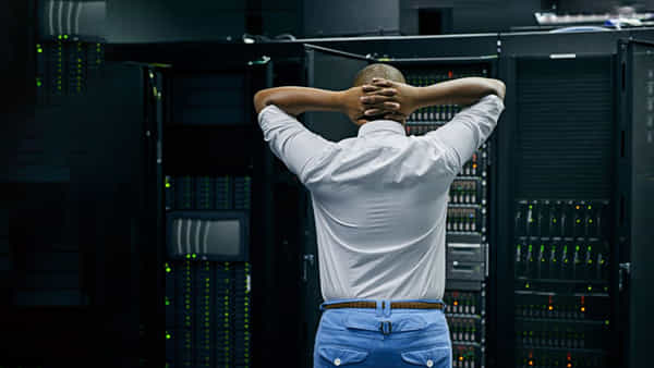 Server Down: గతంలోనూ చాలా సార్లు సర్వడౌన్స్.. ఆ సమయంలో ఏం జరిగిందంటే..