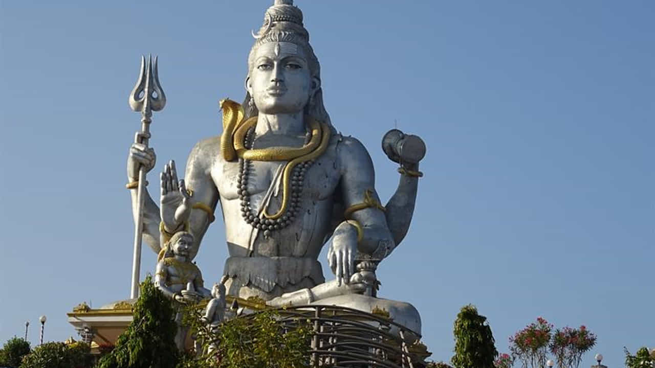 శ్రావణ మాసం వస్తే చాలు ఆధ్యాత్మిక వాతవరణం నెలకొంటుంది. ముఖ్యంగా ఉత్తరాదివారు శివయ్యను ఆరాధిస్తారు. ఈ నేపథ్యంలో మహారాష్ట్రలో చాలా కోలాహలం కనిపిస్తుంది. శివయ్యను స్తుతించే భక్తులు ఎక్కడ చూసినా కనిపిస్తారు. ఈ రాష్ట్రంలో జ్యోతిర్లింగ క్షేత్రాలు మాత్రమే కాదు అనేక ప్రసిద్ధి చెందిన శివాలయాలు ఉన్నాయి. ఈ ఆలయాలను సందర్శించడం వలన ఆధ్యాత్మిక శాంతిని పొందడమే కాదు ఈ ఆలయాల నిర్మాణ శైలి , ప్రకృతి కూడా ఆకట్టుకుంటుంది.