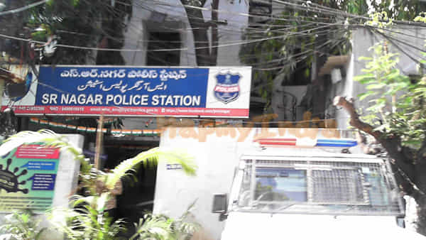 Hyderabad: ఎస్సార్ నగర్లో అనుమానాస్పదంగా యువకుడు.. అదుపులోకి తీసుకుని చెక్ చేయగా