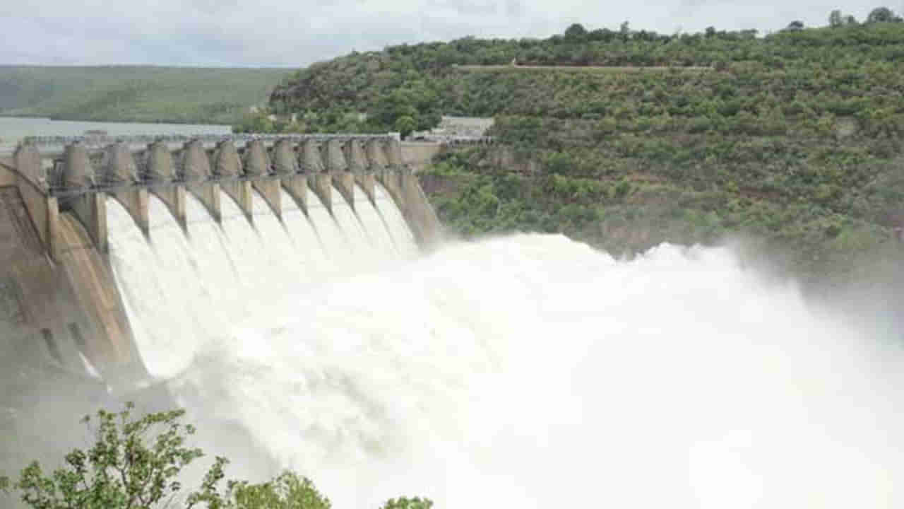 Srisailam Dam: శ్రీశైలం గేట్లు ఎత్తివేత.. వీడియో చూస్తే మైమరిచిపోతారంతే..