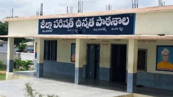 స్కూలుకు డుమ్మాకొడితే.. అస్సలు ఊరుకోరు ఈ మాస్టారు.. ఏం చేస్తారంటే..