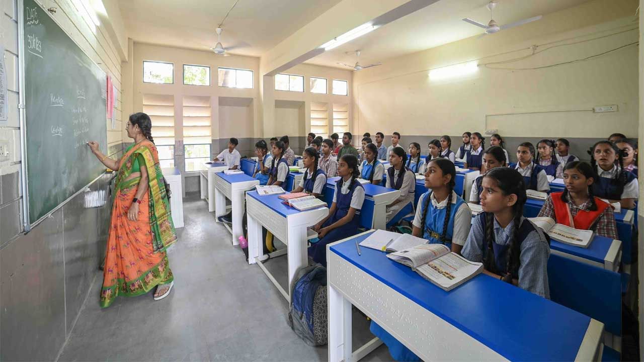 TG DSC 2024: 'డీఎస్సీ పరీక్షల షెడ్యూల్లో ఎలాంటి మార్పు లేదు.. యథాతథంగా నిర్వహిస్తాం' విద్యాశాఖ స్పష్టం