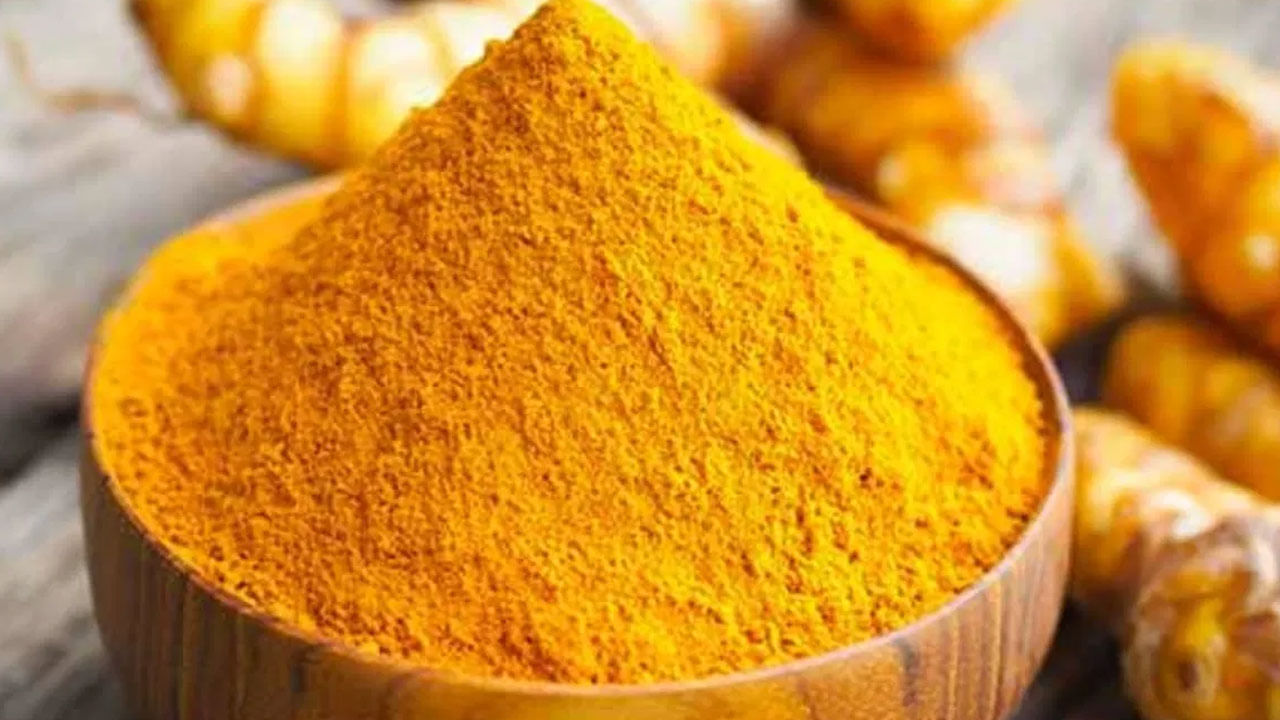 కడుపు నొప్పి: పసుపును అధికంగా తీసుకోవడం వల్ల కూడా దాని సున్నితత్వం కారణంగా కడుపు నొప్పి వస్తుంది. కావున మితంగా తీసుకోవాలి..