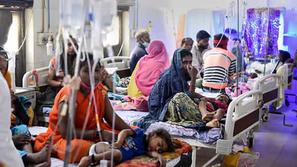 Viral Fever: జోరుగా వానలు.. పెరుగుతున్న వైరల్ ఫీవర్ కేసులు, లక్షణాలు ఏమిటి? ఎన్ని రోజులకు వెలుగులోకి వస్తుందంటే?