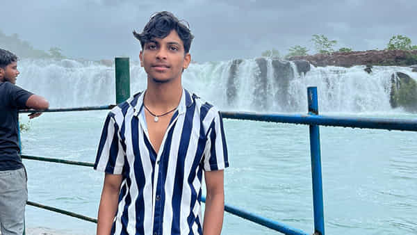 విషాదాన్ని మిగిల్చిన విహారయాత్ర.. అలా మృత్యువులోకి జారుకున్న యువకుడు..