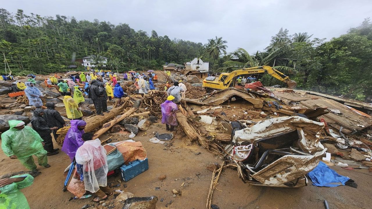 Wayanad Landslides: వయనాడ్లో వరద బీభత్సం.. ఎటు చూసినా శవాల దిబ్బేలే దర్శనం..!