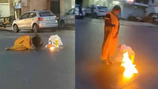 Viral Video: నడిరోడ్డుపై మహిళ వింత పూజలు.. దగ్గరికి వెళ్లి చూడగా గుండె గుబేల్..!