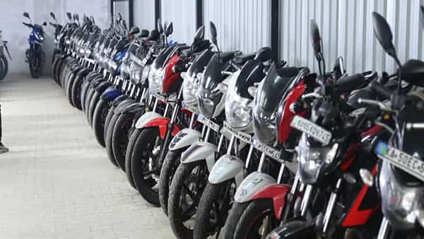 Best two wheelers: లక్ష రూపాయల్లో లక్షణమైన టూవీలర్స్..సామాన్యుల బెస్ట్ చాయిస్ ఇదే..!
