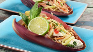 Hair Care: వర్షాకాలంలో జుట్టు విపరీతంగా రాలిపోతుందా? ఇలా చేస్తే నిగనిగలాడే కురులు మీసొంతం