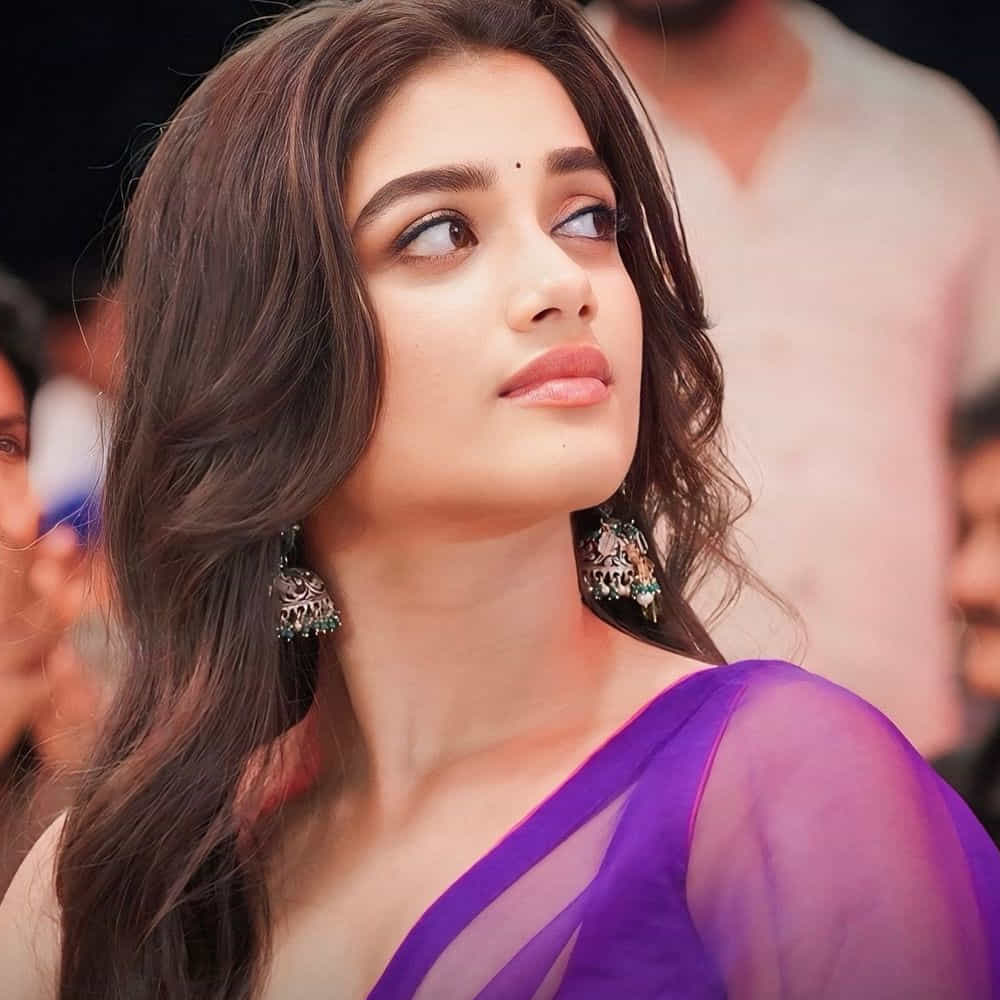 మొదటి సినిమా విడుదల కాకుండానే ఓ రేంజ్ ఫాలోయింగ్ సొంతం చేసుకుంది. అంతేకాదు ఇప్పటికే ఈ బ్యూటీకి తెలుగులో వరుస ఆఫర్స్ అందుకున్నట్లు సమాచారం. ఫస్ట్ మూవీ కంటే కుర్రాళ్ల క్రష్ లిస్ట్ లో చేరిపోయింది.