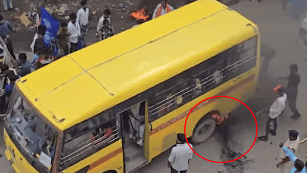 Viral Video: భారత్ బంద్లో నిరసనకారుల అత్యుత్సాహం.. పిల్లలతో వెళ్తున్న స్కూల్ బస్సుకి మంటలు? వీడియో