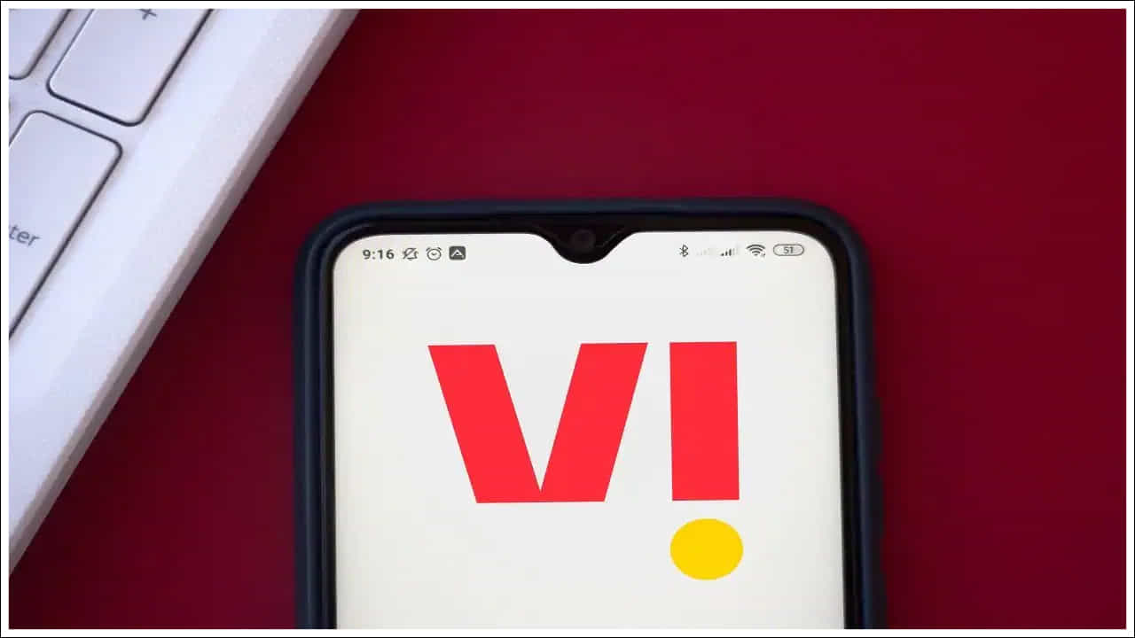 వోడాఫోన్‌ ఐడియా మీకు రోజుకు 1.5GB డేటా, అపరిమిత కాలింగ్, రోజుకు 100 SMSలను రూ. 579కి అందిస్తుంది. అలాగే, మీరు 2GB డేటా, అపరిమిత కాలింగ్, రోజుకు 100 SMS ఆఫర్ కోసం రూ.649 ఖర్చు చేయాలి.