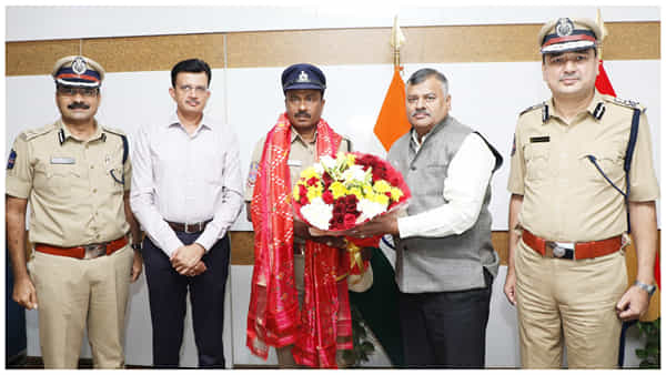 తెలంగాణ హెడ్ కానిస్టేబుల్కు అరుదైన గౌరవం.. యాదయ్యకు రాష్ట్రపతి గ్యాలంటరీ పతకం