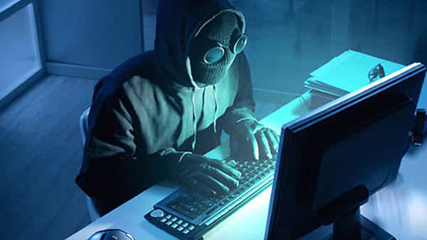 Financial Frauds: సైబర్ మోసగాళ్లకు అసలైన టార్గెట్ వారే.. భయం లేకుండా దోచేస్తున్నారంతే..!