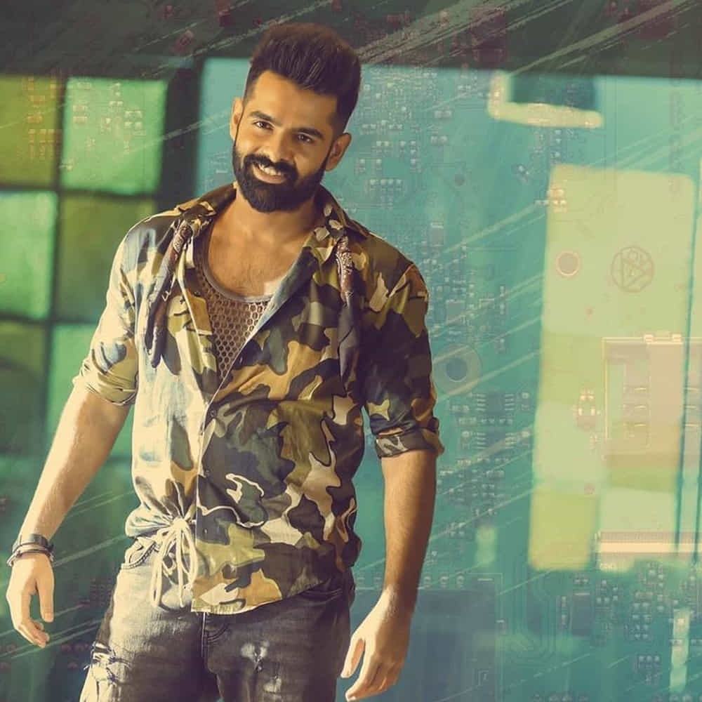 ఓ వైపు మిస్టర్ బచ్చన్.. మరోవైపు డబుల్ ఇస్మార్ట్.. ఇంకోవైపు ఆయ్.. వీళ్లందరికీ తోడు విక్రమ్ తంగలాన్.. అన్ని ఆగస్ట్ 15 వీకెండ్లోనే రానున్నాయి.ఆగస్ట్ 15 మరో 5 రోజులు మాత్రమే ఉండటంతో.. అన్నీ సెన్సార్ కార్యక్రమాలు పూర్తి చేసుకున్నాయి.