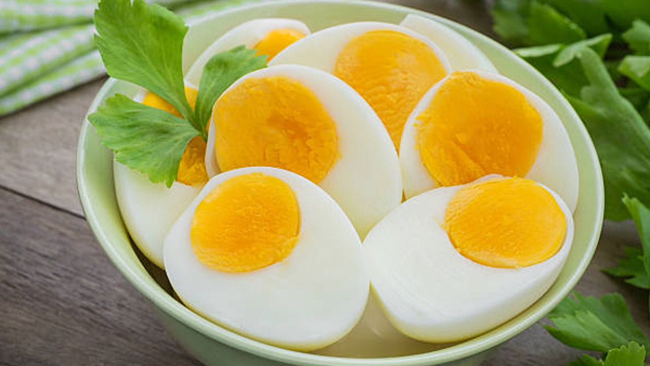 విటమిన్ ఎ-  గుడ్డు సొనలో విటమిన్ ఎ తగినంత మొత్తంలో ఉంటుంది, ఇది మన కంటి చూపును కాపాడుకోవడంలో సహాయపడుతుంది.