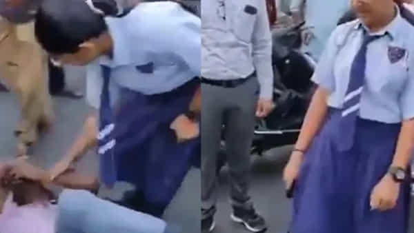 Viral Video: ఇదిగో శివంగి.. రోడ్డుపైనే బెల్టుతో ఆకతాయి తోలు తీసింది..