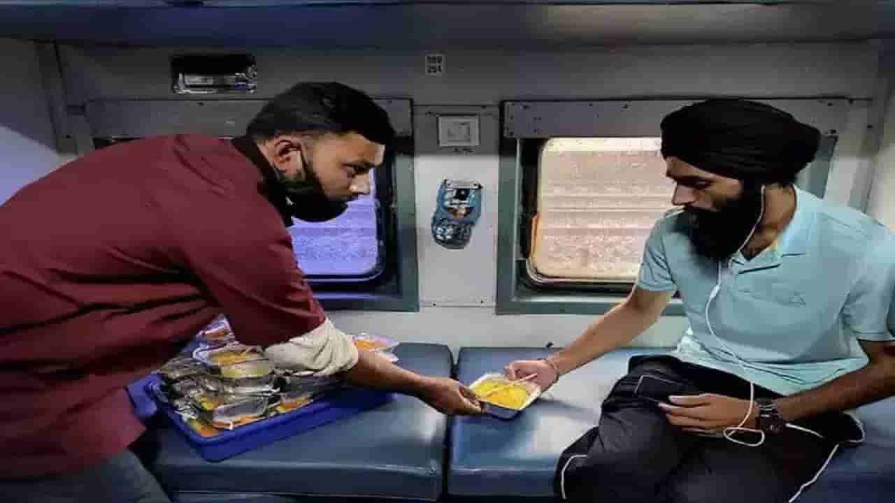 IRCTC Complaints: రైళ్లల్లో ఆహార అవస్థలు.. మూడేళ్లల్లో ఆరు రెట్లు పెరిగిన ఫిర్యాదులు