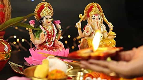 Vinayaka Chavithi: పూజ గదిలో లక్ష్మీదేవి గణపతి విగ్రహాల విషయంలో ఈ తప్పు చేస్తున్నారా.. జాగ్రత్త సుమా.. జీవితాంతం ఆర్ధిక కష్టాలే..