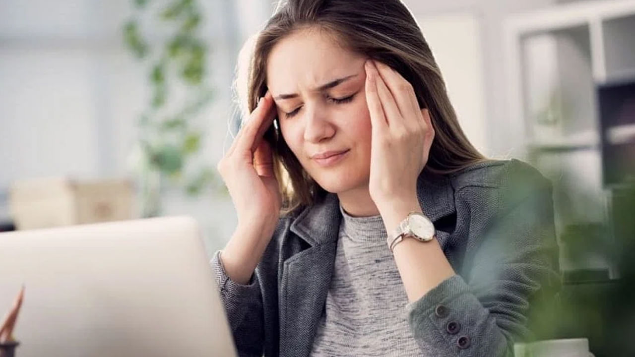 Headache: పొట్టకు, తలనొప్పికి మధ్య సంబంధం ఏంటి.? గ్యాస్ట్రిక్‌ తలనొప్పికి కారణాలివే..