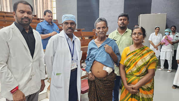ప్రాణ భయంతో పారిపోయిన రోగి.. పట్టుకొచ్చి ఆపరేషన్ చేసిన ప్రభుత్వ ఆసుపత్రి వైద్యులు..!