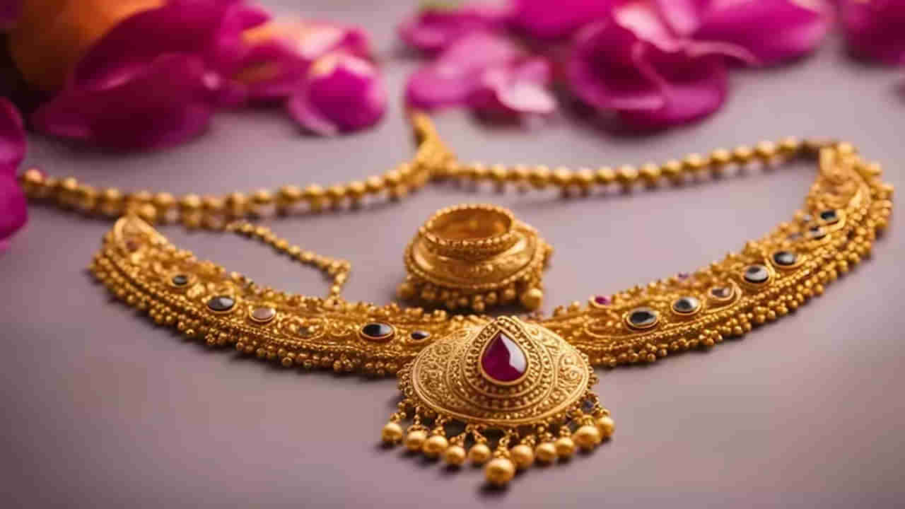 Gold Price Today: పండగ వేళ పసిడి కొనాలనుకుంటున్నారా? తెలుగు రాష్ట్రాల్లో ధరలు ఎలా ఉన్నాయంటే..