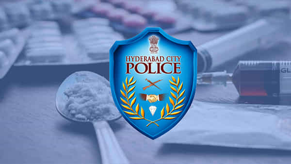 Hyderabad: పోలీసుల బూట్ల చప్పుడుతో హాస్టల్స్లో ఒక్కసారి అలజడి.. అసలు కారణం అదేనా..?