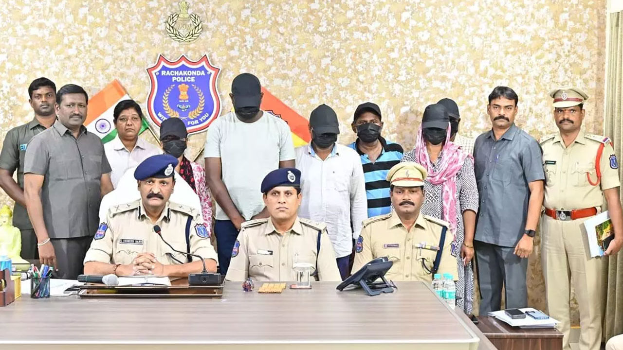 Hyderabad: ఏ జాబ్ కావాలి.. హైదరాబాద్లో ఘరానా మాయగాళ్లు.. పోలీసుల ఎంట్రీతో సీన్ రివర్స్.. Hyderabad: ఏ జాబ్ కావాలి.. హైదరాబాద్లో ఘరానా మాయగాళ్లు.. పోలీసుల ఎంట్రీతో సీన్ రివర్స్..