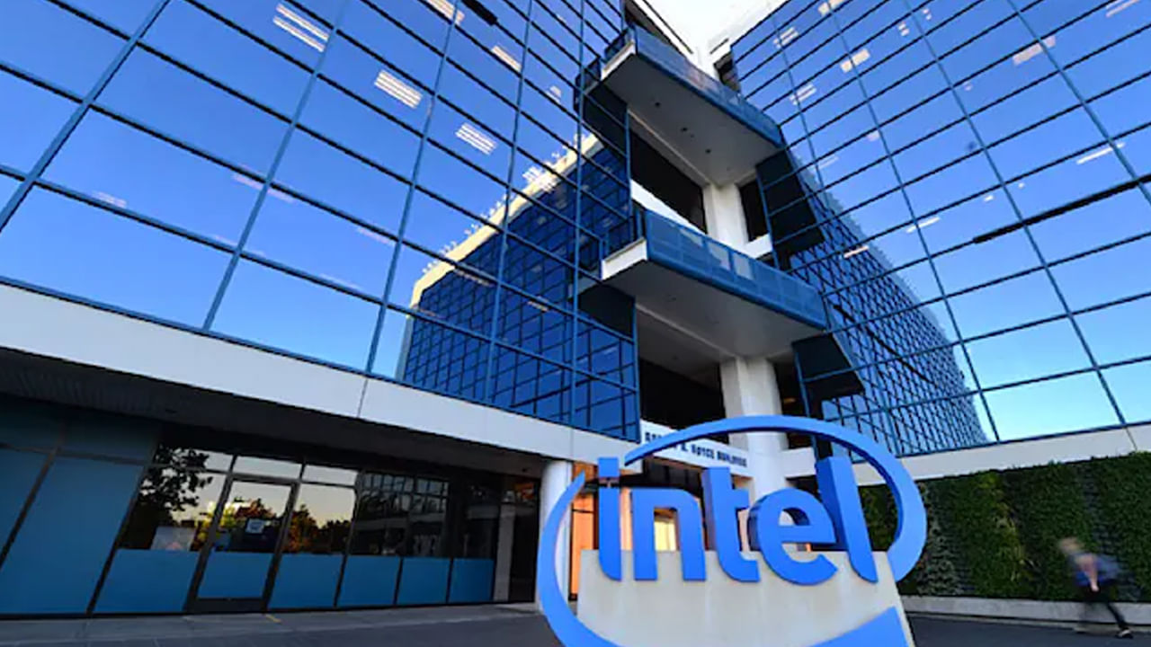 Intel Lay Offs: లాభాలు తగ్గయంటూ దిగ్గజ కంపెనీ సంచలన నిర్ణయం.. త్వరలో 18,000 మంది ఉద్యోగులకు ఉద్వాసన?
