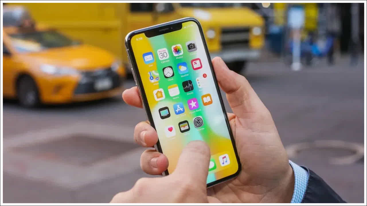 ఫోన్ పనితీరు: చాలా మంది పాత ఐఫోన్ను కొనుగోలు చేసేటప్పుడు కెమెరా లేదా బ్యాటరీ గురించి మాత్రమే అడుగుతారు. ఫోన్ అంతర్గత స్థితి గురించి ఎటువంటి ప్రశ్నలను అడగరు. పాత ఫోన్ను కొనుగోలు చేసే ముందు దాని పనితీరును తనిఖీ చేయండి.
