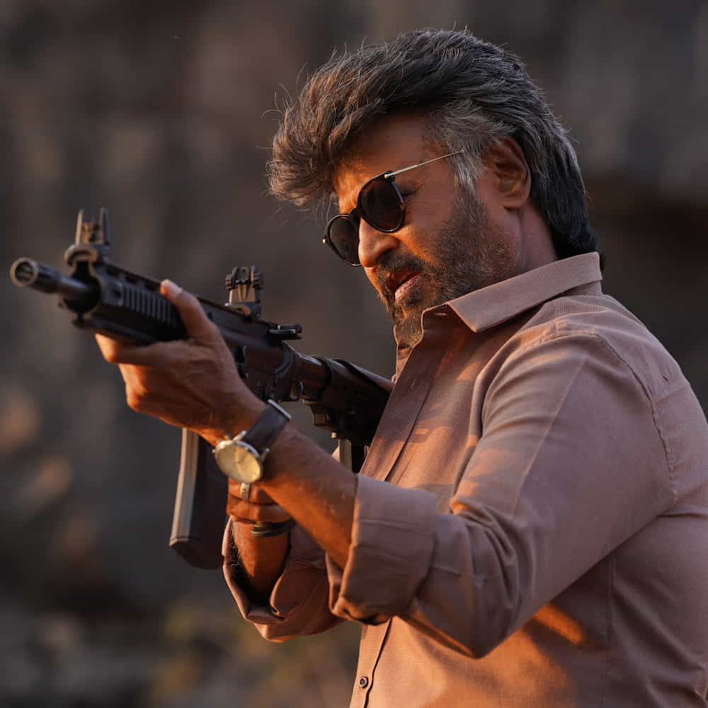 మూడేళ్ళ కిందే రిటైర్మెంట్ అన్నారు.. సినిమాలు చేసినా మహా అయితే ఇంకో రెండు మూడే అన్నారు.. చేయాలనుకున్నా ఆరోగ్యం సహకరించాలిగా అనుకున్నారు. కానీ అనుకుంటే కానిదేంటని నిరూపిస్తూ రప్ఫాడిస్తున్నారు రజినీకాంత్. వరస సినిమాలు చేస్తూ ఔరా అనిపిస్తున్నారు సూపర్ స్టార్. తాజాగా మరోటి ఫైనల్ అయింది. ఉన్నట్లుండి రజినీ జోరెందుకు పెంచినట్లు..?