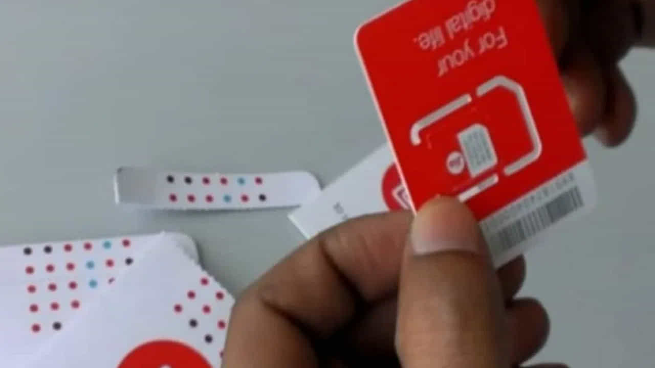 MyJio యాప్ ద్వారా.. మీ ఫోన్లో MyJio యాప్ని ఓపెన్ చేసి మెనూ విభాగంలోకి వెళ్లండి. "ఎంచుకున్న నంబర్"పై క్లిక్ చేసి, "ఇప్పుడే బుక్ చేద్దాం" అనే ఆప్షన్ణు ఎంచుకోండి. కొత్త నంబర్ కోసం మీ పేరు, పిన్ కోడ్, ఇష్టపడే 4-5 అంకెలను నమోదు చేసి, "అందుబాటులో ఉన్న నంబర్లను చూపు"పై క్లిక్ చేసి, "ఇప్పుడే బుక్ చేద్దాం"పై క్లిక్ చేయండి. కొత్త నంబర్ని పొందడానికి రూ.499 చెల్లించండి.
