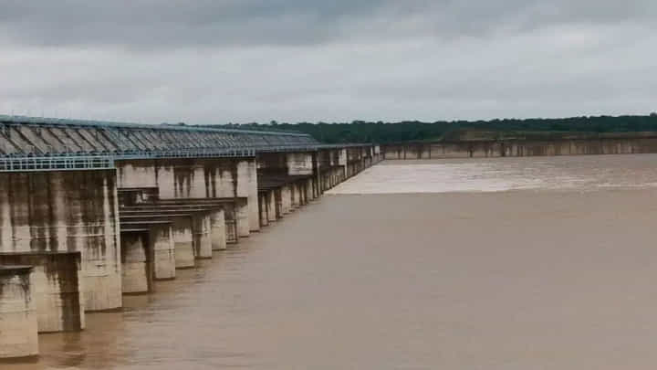 Kaleshwaram project: కాళేశ్వరం ప్రాజెక్టుకు భారీగా వరద ఉధృతి.. మేడిగడ్డ లక్ష్మీ బ్యారేజ్ వద్ద.. Kaleshwaram project: కాళేశ్వరం ప్రాజెక్టుకు భారీగా వరద ఉధృతి.. మేడిగడ్డ లక్ష్మీ బ్యారేజ్ వద్ద..