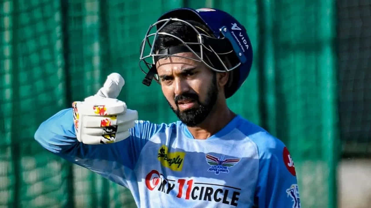 మెగా వేలానికి ముందు ఏ జట్టు నుంచి ఏ ఆటగాడిని డ్రాప్ చేయబోతున్నారనే చర్చ ఇప్పుడు మొదలైంది. ఇందులో పలువురు స్టార్ ప్లేయర్ల పేర్లను చేర్చారు. ఇందులో ప్రముఖమైన పేరు కేఎల్ రాహుల్. లక్నో రాహుల్ని తమ టీమ్ నుంచి విడుదల చేస్తారని గతంలోనే చెప్పుకొచ్చారు.
