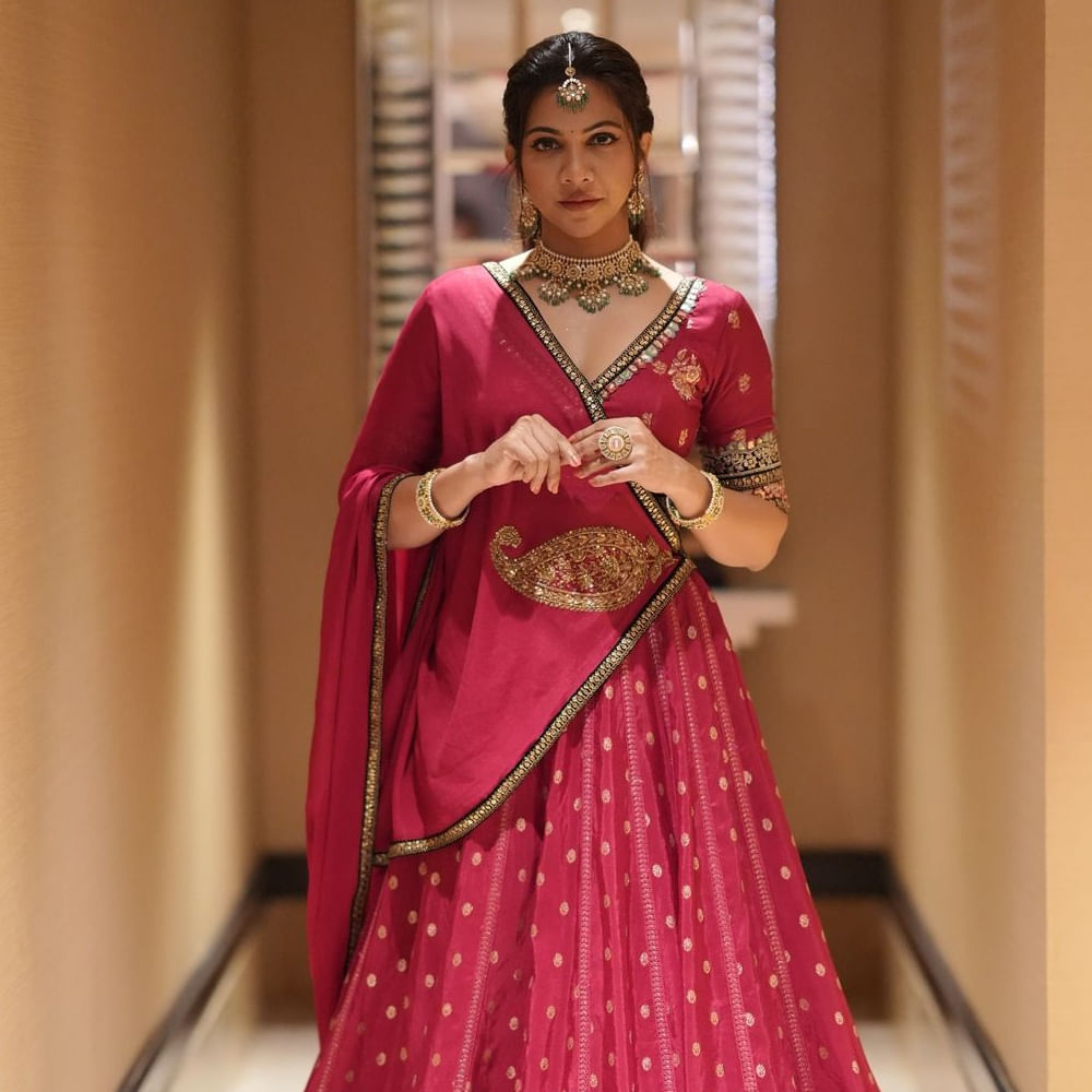 మొన్న ఈ మధ్య నాని హీరోగా వచ్చిన శ్యామ్ సింగరాయ్ సినిమాలో లాయర్ పాత్రలో తెలుగు ప్రేక్షకులను పలకరించింది.