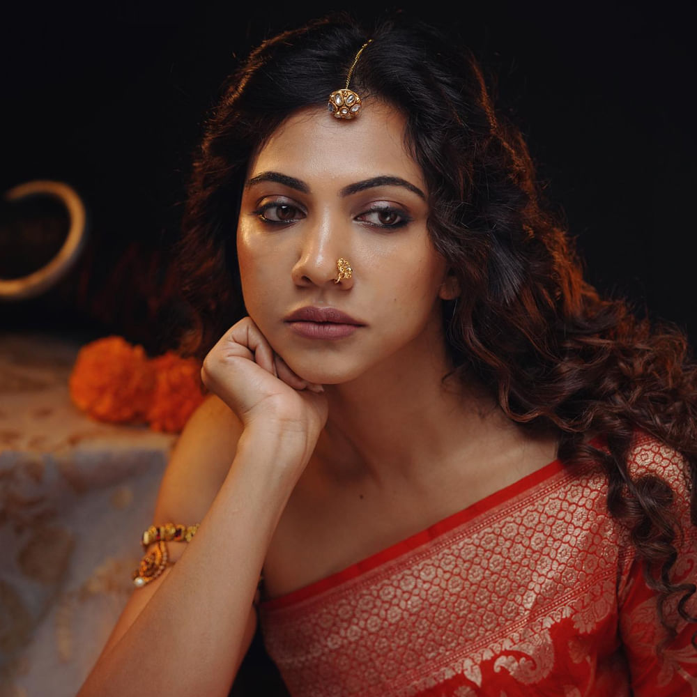 సోషల్ మీడియాలో మడోన్నా సెబాస్టియన్ ఫాలోయింగ్ నెక్స్ట్ లెవల్. ఆమె ఫొటోస్ కి విపరీతంగా అభిమానులు ఉన్నారు. తాజాగా షేర్ చేసిన ఫొటోస్ నెట్టింట వైరల్ అవుతున్నాయి. 