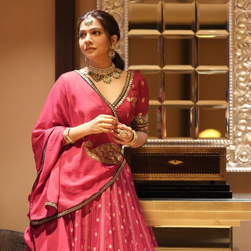 వచ్చిన అవకాశాన్ని సద్వినియోగం చేసుకుంటూ.. ఆ పాత్రకు తగట్టు తనను తాను మార్చుకుంటూ మరిన్ని అవకాశాలు పొందింది.