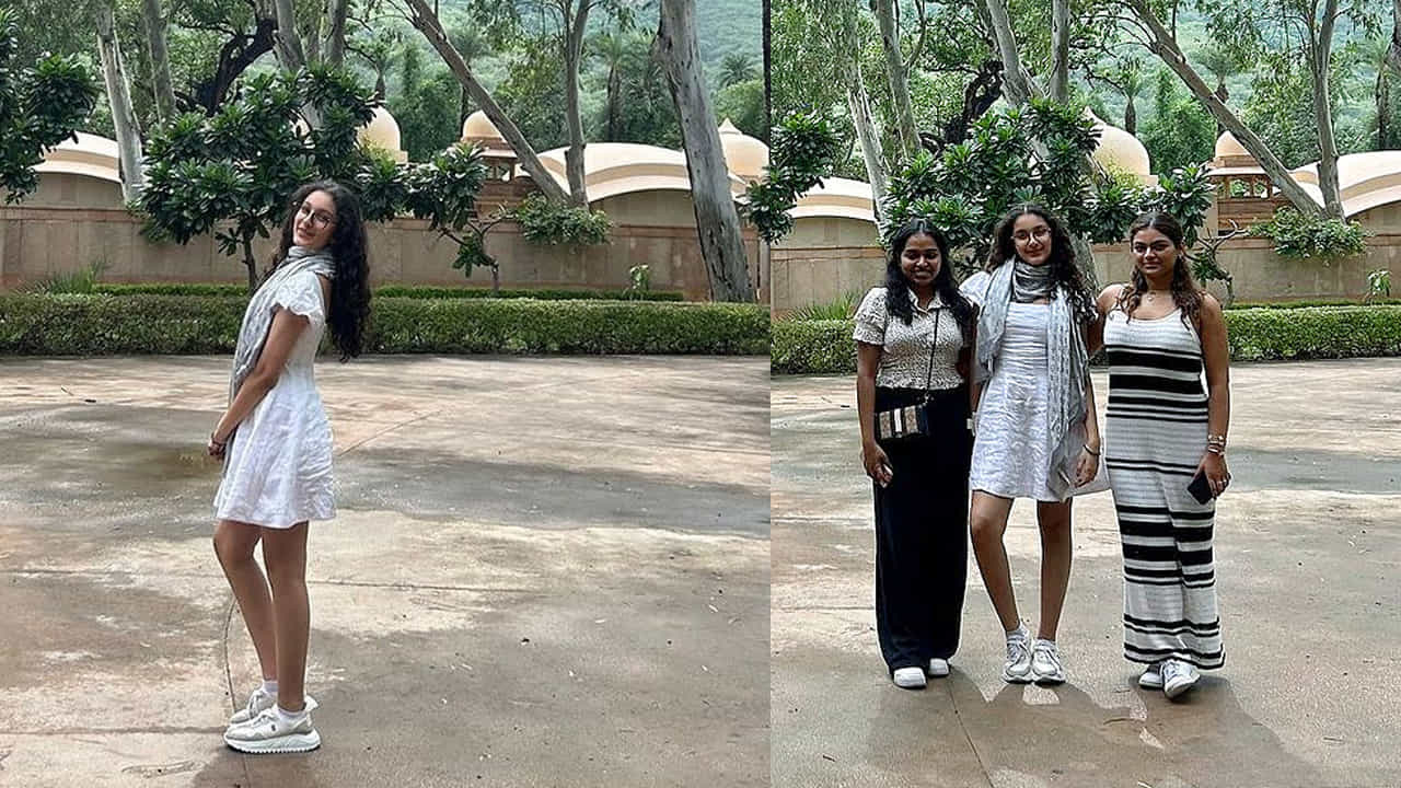 కాగా మహేశ్ బాబు పుట్టిన రోజు వేడుకలు రాజస్థాన్ రాజధాని జైపూర్ లోనే జరిగినట్లు తెలుస్తోంది. వెకేషన్ ను పూర్తి చేసుకున్న వార ఆదివారం(ఆగస్టు 11) తిరిగి హైదరాబాద్ చేరుకున్నారు