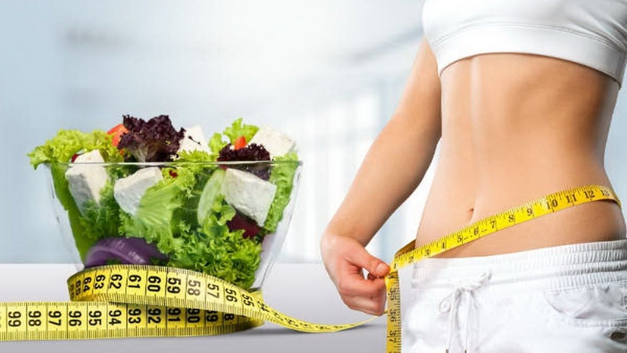 ఆరోగ్యంగా, అందంగా ఉండాలని అందరూ కోరుకుంటారు. ఆరోగ్యంగా, అందంగా ఉండాలంటే ముందు మీ బాడీ మెటబాలిజం అనేది సరిగ్గా ఉండాలి. మెటబాలిజాన్ని.. జీవక్రియ అని అంటారు. మీ శరీరంలో జీవ క్రియ అనేది సరిగ్గా ఉంటే.. ఎన్నో దీర్ఘకాలిక సమస్యలకు కూడ చెక్ పెట్టొచ్చు. చాలా మందిలో జీవక్రియ అనేది చాలా స్లోగా ఉంటుంది. దీని వలన పలు అనారోగ్య సమస్యలకు కూడా గురవుతారు. మరి దీన్ని ఎలా పెంచుకోవాలో ఇప్పుడు చూడండి.
