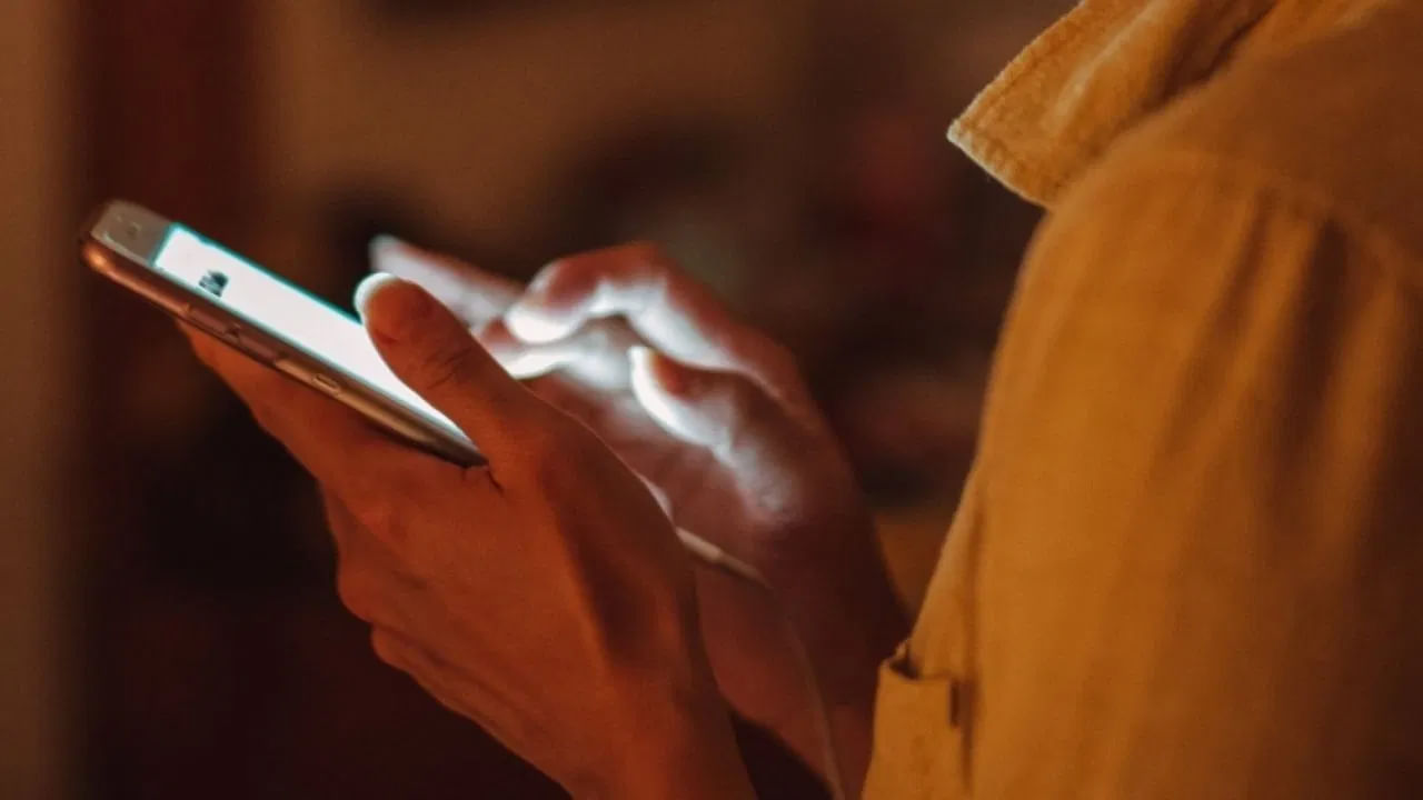 ఈ సమస్యను వదిలించుకోవడానికి విటమిన్ సి, విటమిన్ ఇ కలిగిన లోషన్ లేదా సీరం ఉపయోగించవచ్చు. ఇది లోపలి నుంచి చర్మానికి పోషణ ఇస్తుంది.