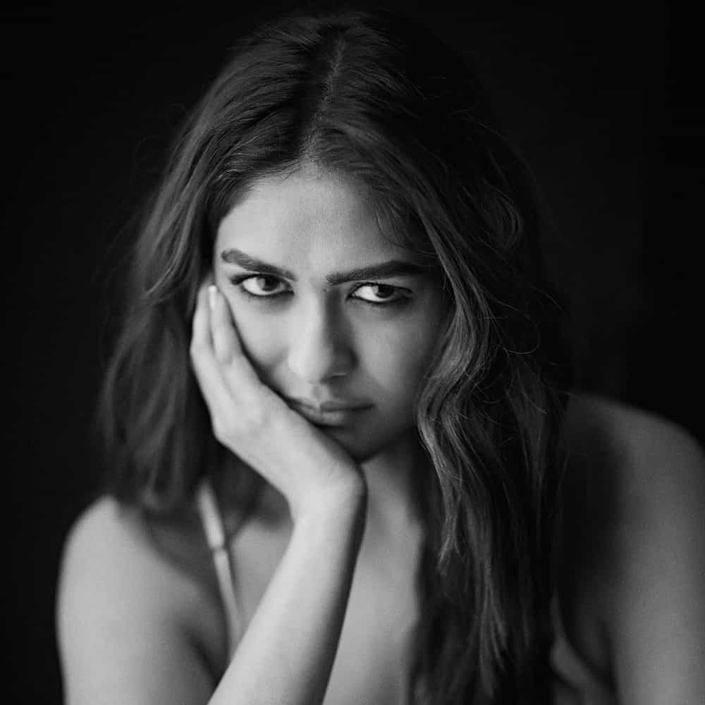పాన్ ఇండియా స్టార్ ప్రభాస్, డైరెక్టర్ హను రాఘవపూడి కాంబోలో ఓ అందమైన ప్రేమకథ రాబోతుందని ప్రచారం నడుస్తున్న సంగతి తెలిసిందే. ఇందులో కథానాయికగా మృణాల్ ను ఎంపిక చేశారని టాక్ నడుస్తుంది.