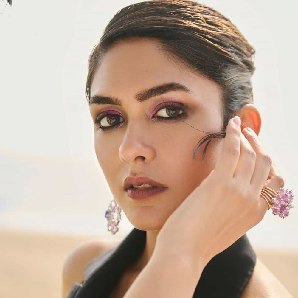 దీంతో లిప్ లాక్ సన్నివేశాల్లో నటించకూడదని అనుకున్నారట. దీంతో పలు అవకాశాలను కోల్పోయానని అన్నారు. ఆ తర్వాత తల్లిదండ్రులను ఒప్పించి ముద్దు సన్నివేశాల్లో నటించడం తనకు అవసరమని తెలిపిందట.
