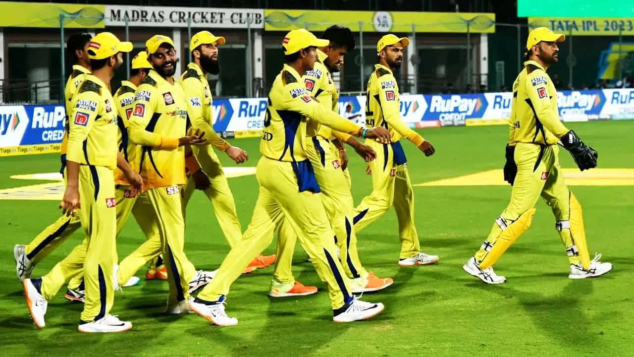 IPL 2008 నిబంధనల ప్రకారం, అంతర్జాతీయ క్రికెట్ నుంచి రిటైర్మెంట్ అయిన 5 సంవత్సరాల తర్వాత ఏ ఆటగాడినైనా అన్‌క్యాప్డ్ ప్లేయర్‌ల జాబితాకు పరిగణించవచ్చు. కానీ, ఈ నిబంధన ఉపయోగంలో లేనందున 2021లో రద్దు చేసింది. ఇప్పుడు అదే నిబంధనను అమలు చేయాలని CSK ఫ్రాంచైజీ అభ్యర్థించింది.