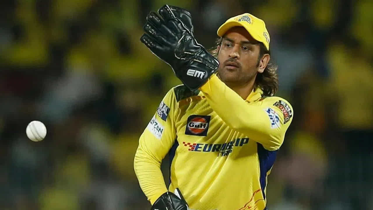 ఇలాంటి ప్లాన్‌తో చెన్నై సూపర్ కింగ్స్ ఫ్రాంచైజీ పాత నిబంధనను అమలు చేయాలని బీసీసీఐకి విజ్ఞప్తి చేసింది. బీసీసీఐ కూడా పాత నిబంధనను అమలు చేసేందుకు సిద్ధమైనట్లు సమాచారం. అందువల్ల, రాబోయే సీజన్ వేలానికి ముందు ధోనిని అన్‌క్యాప్డ్ ఆటగాళ్ల జాబితాలో CSK ఉంచినా ఆశ్చర్యపోనవసరం లేదు.