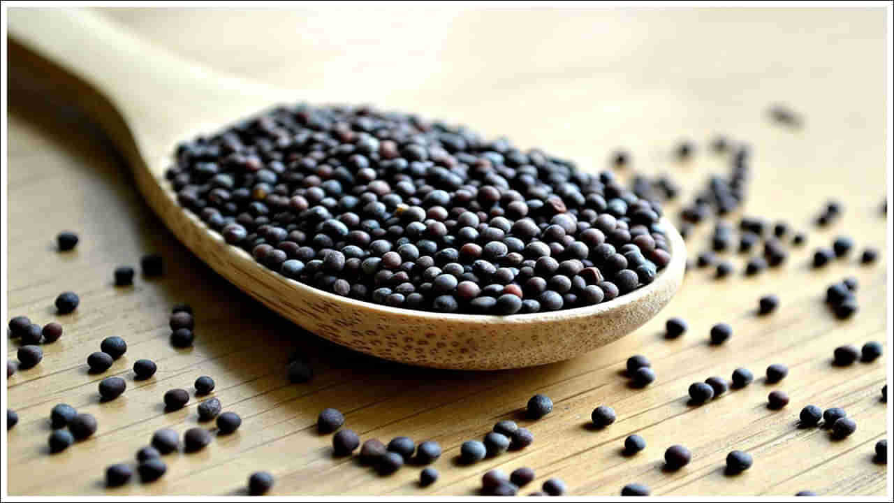 Mustard Seeds: నల్లగా ఉన్నాయని తీసిపారేయకండి.. అవాల ఉపయోగం ఏంటో తెలిస్తే షాకవుతారు!