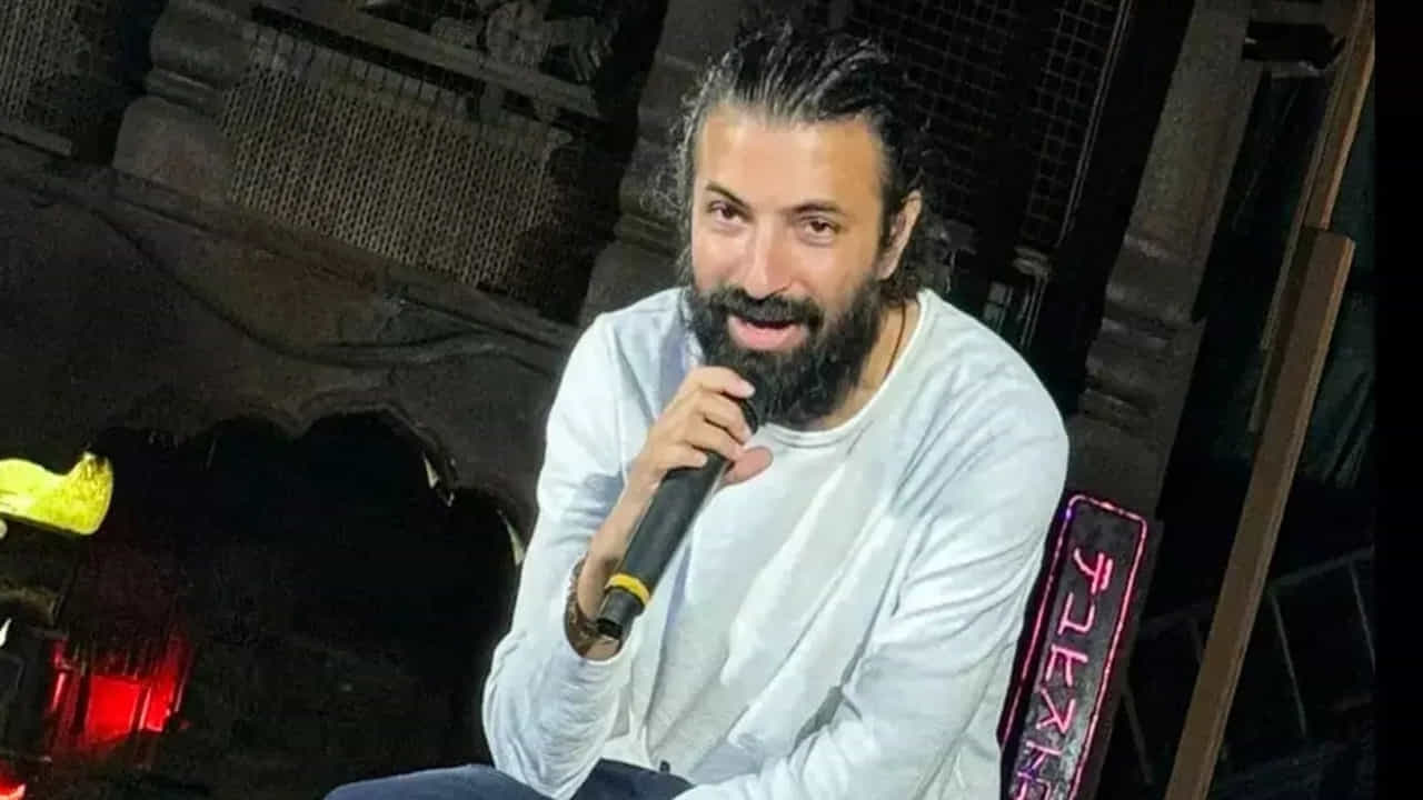 ఇంతకీ కల్కి సీక్వెల్ తీస్తూనే నాగీ... ఏవీయం సినిమా చేస్తారా? ఈ సినిమాకు జస్ట్ సలహాదారుగానో, నిర్మాతగానో వ్యవహరిస్తారా? ఇంకీ ప్రాజెక్ట్ ఎస్ అంటే ఏంటన్నది నయా డిస్కషన్ పాయింట్. మీ సంగతేమోగానీ నేను మాత్రం బ్యాక్ టు బ్యాక్ రెండు ప్రాజెక్టులతో బిజీ అని అంటున్నారు సలార్ కెప్టెన్.