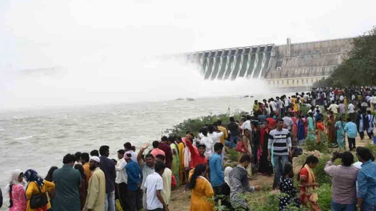 నాగార్జున సాగ‌ర్‌కు కొన‌సాగుతున్న వ‌ర‌ద‌.. 18 గేట్లు ఎత్తివేత‌.. పెరిగి సందర్శకుల తాకిడి..