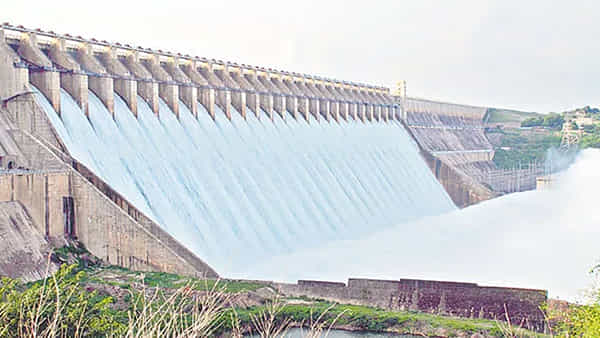 Sagar Gates: నాగార్జున సాగర్లో కృష్ణమ్మ పరవళ్ళు.. 22 గేట్లు ఎత్తివేత.. పోటెత్తుతున్న పర్యాటకులు