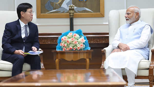 PM Modi: ప్రధాని మోదీతో ఫాక్స్కాన్ గ్రూప్ చైర్మన్ కీలక భేటి.. దక్షిణాది రాష్ట్రాల్లో పెట్టుబడులపై చర్చ