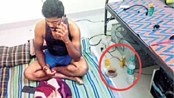 Andhra Pradesh: హవ్వ.. బడిలో ఇదేం పని ‘అయ్యోరూ’! విద్యార్థుల ఎదుట పీఈటీ మాస్టారు మద్యపానం